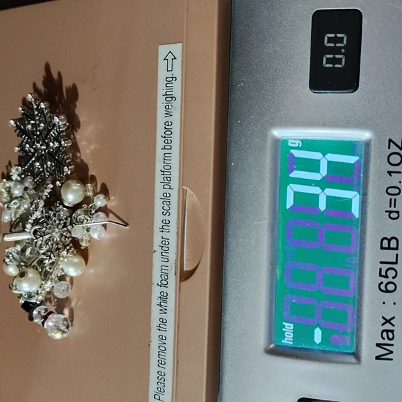 VINTAGE SNOWMAN TOGGLE BRACELET, HOOK EARRINGS & SNOWFLAKE BROOCH - Picture 10 of 11